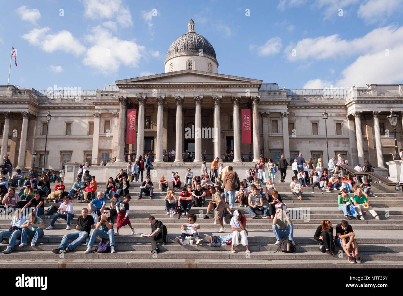 National gallery london hi-res stock photography and images - Alamy