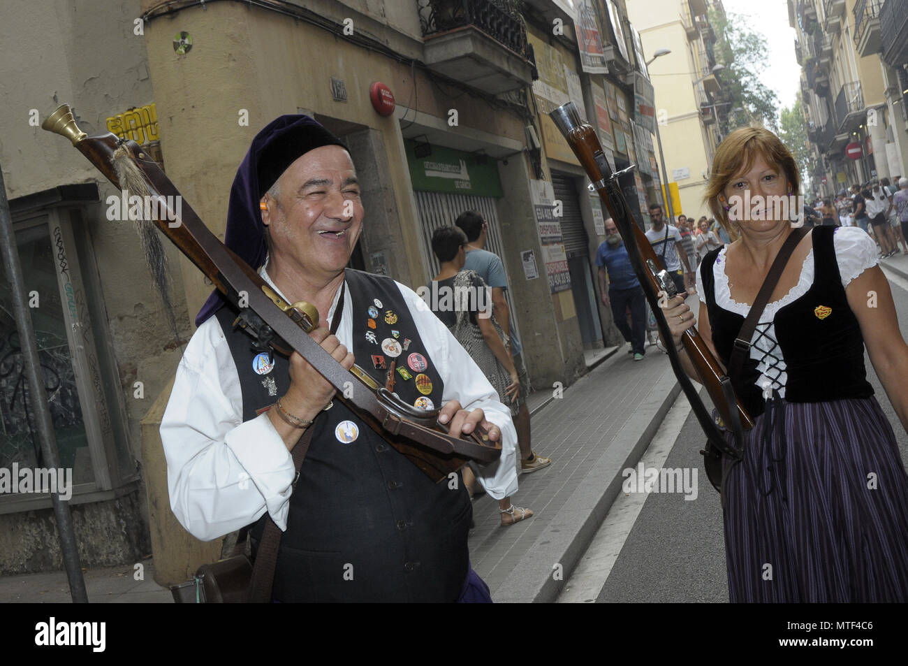 Traditional shot with blunderbuss DURING GRACIA DISTRICT SUMMER FESTIVAL IN BARCELONA, PEOPLE WALKING OVER DIFFERENT STREETS D. Foto: Rosmi Duaso Stock Photo