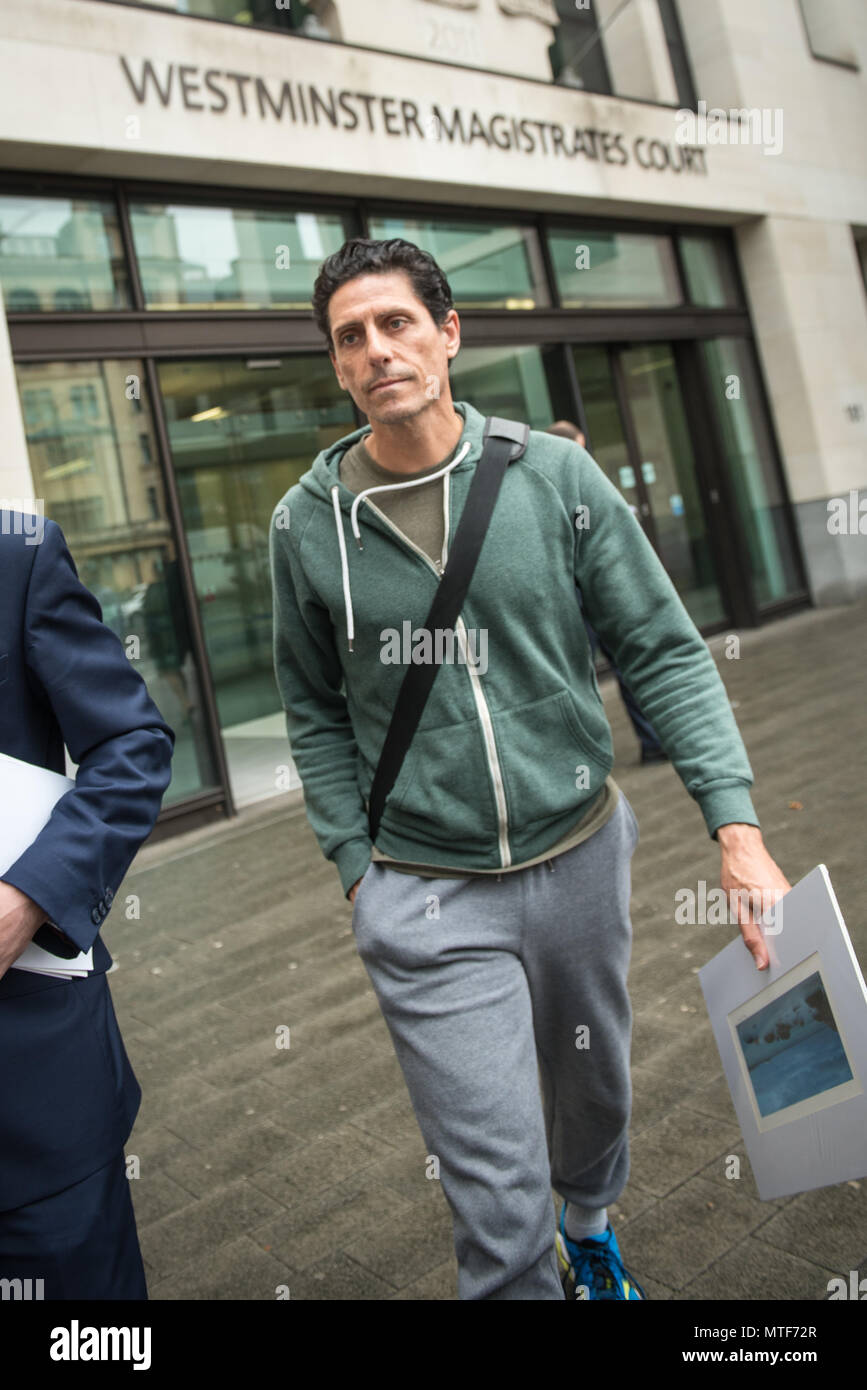 Westminster Magistrates' Court, London. September 22nd 2016.  Former Egghead CJ de Mooi, a former panellist on BBC quiz show Eggheads, leaves in court Stock Photo