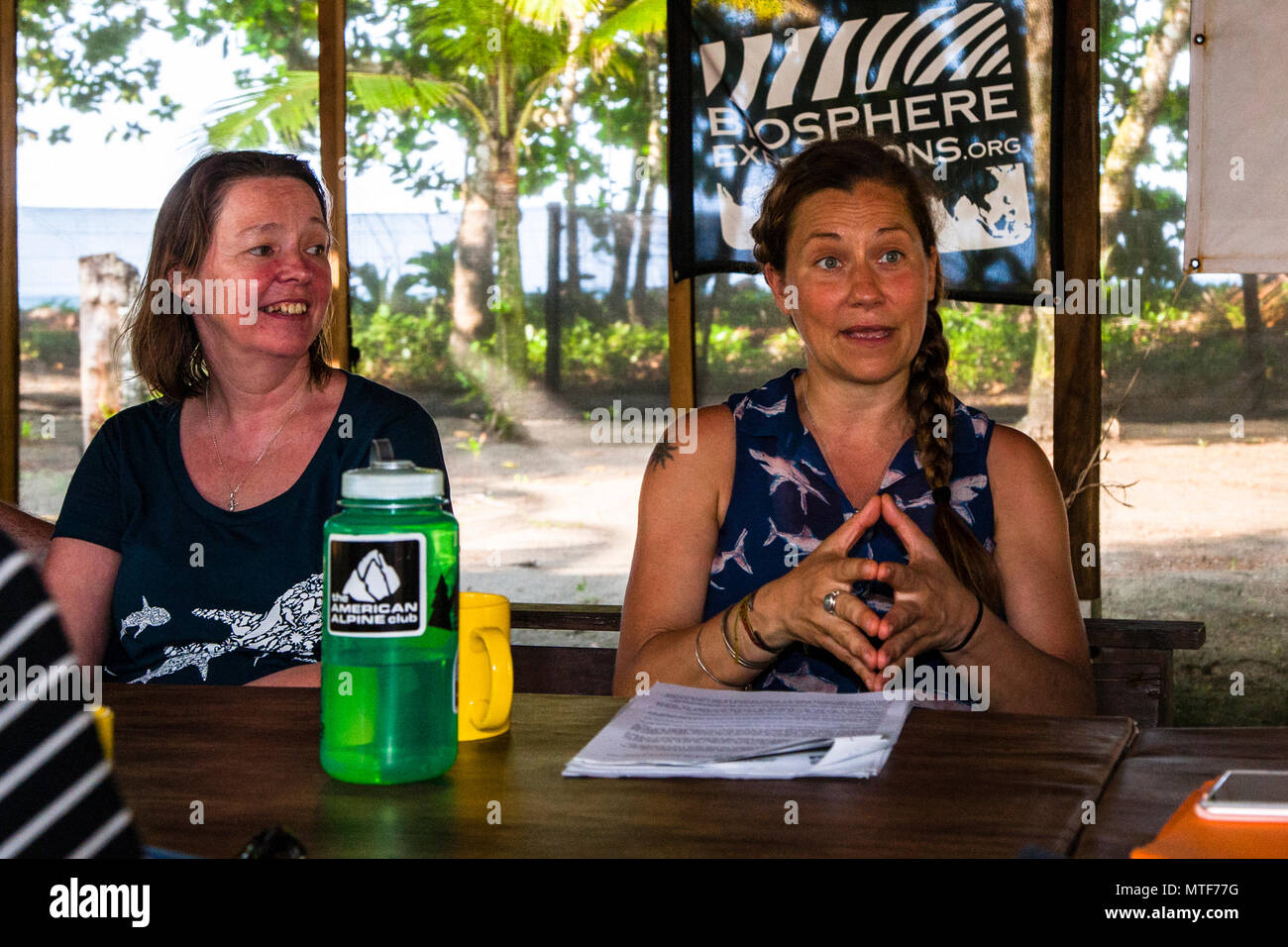 Lecture at Biosphere citizen science project for sea turtles protection in Costa Rica. Swedish expedition leader Ida Vincent (r.) with initial advice on procedures at the research station Stock Photo
