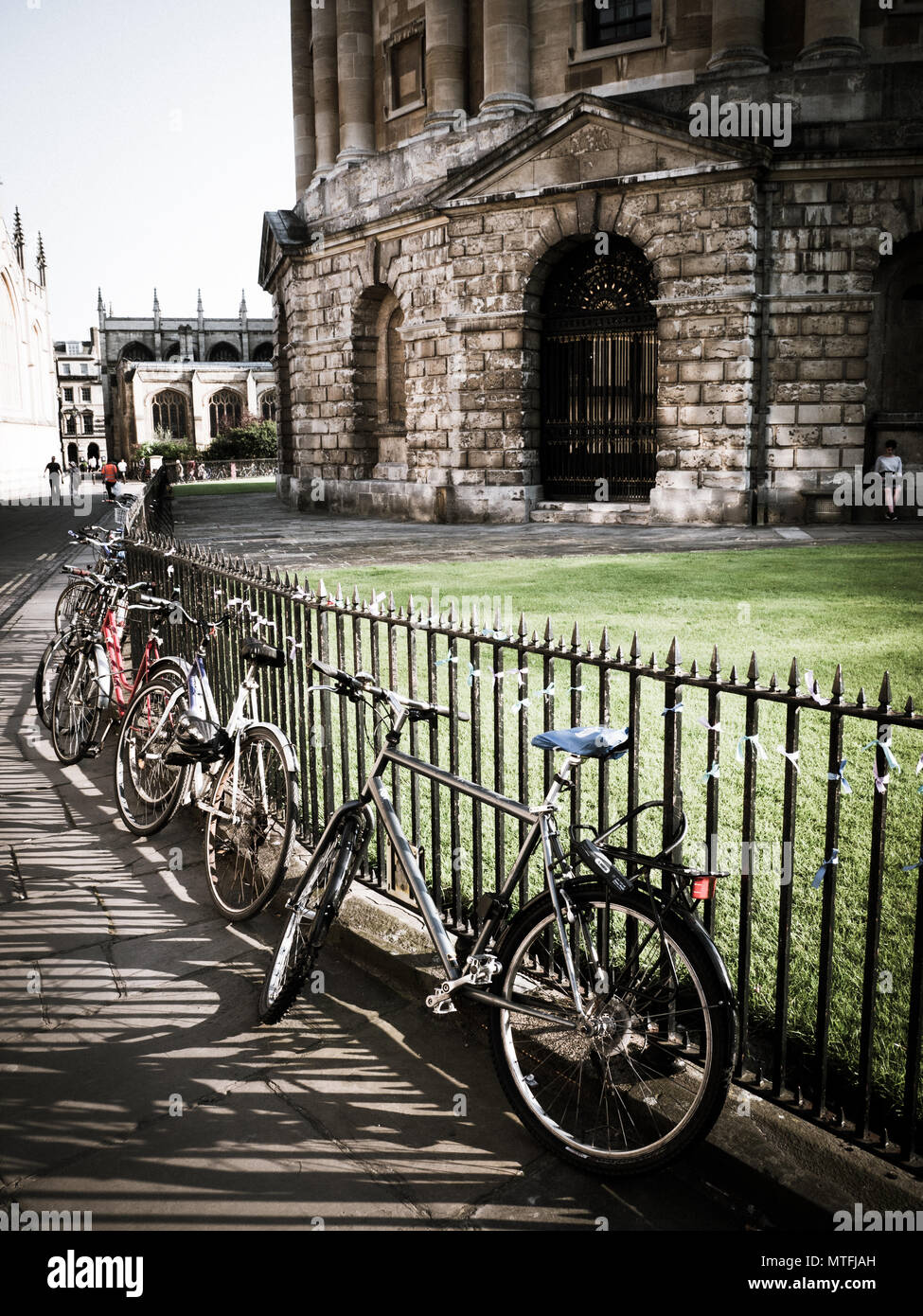 Bicycles on Railings Outside Radcliffe Camera, University of Oxford, Oxford, Oxfordshire, England, UK, GB. Stock Photo