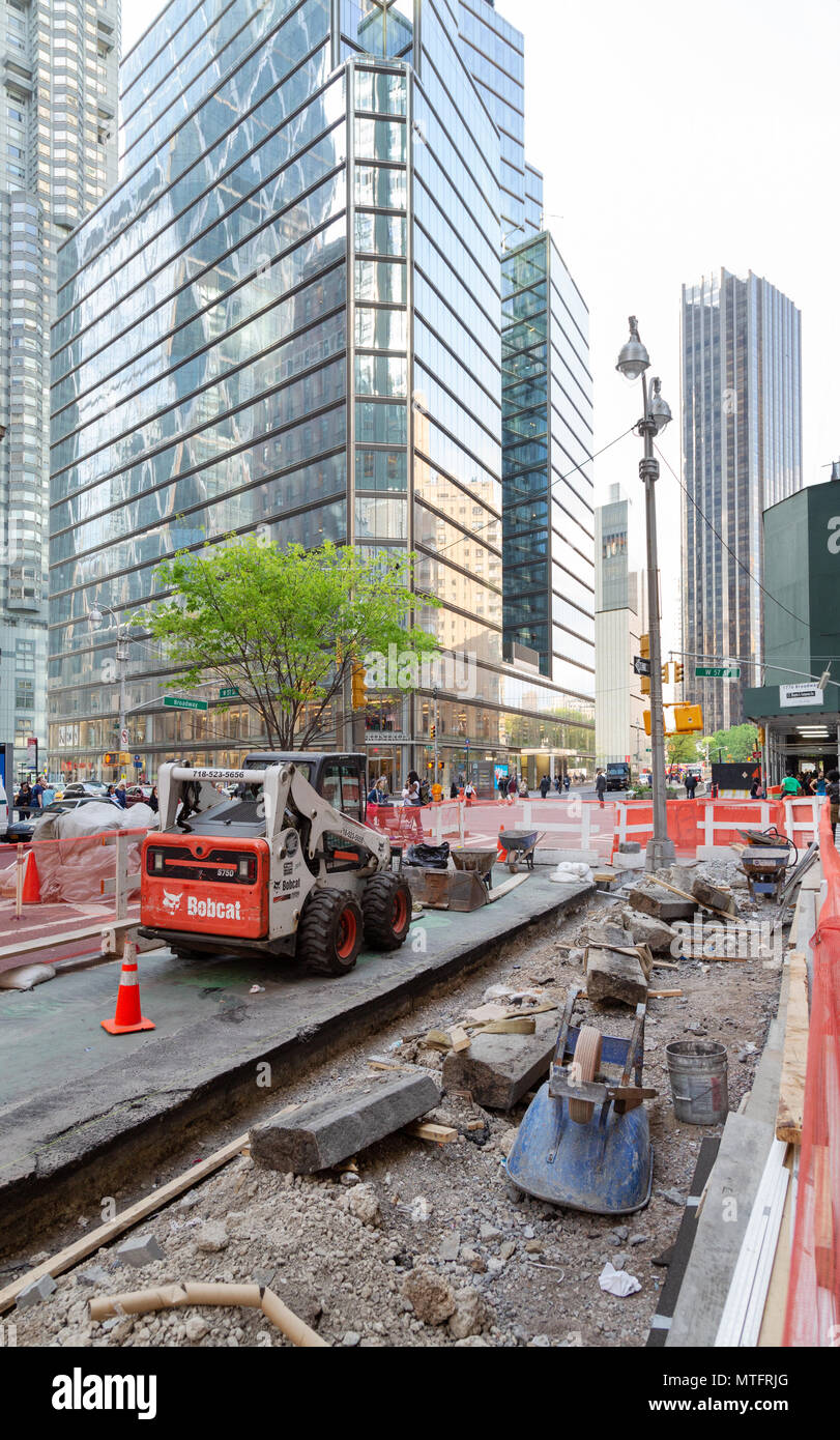 Roadworks, Midtown New York City USA Stock Photo - Alamy