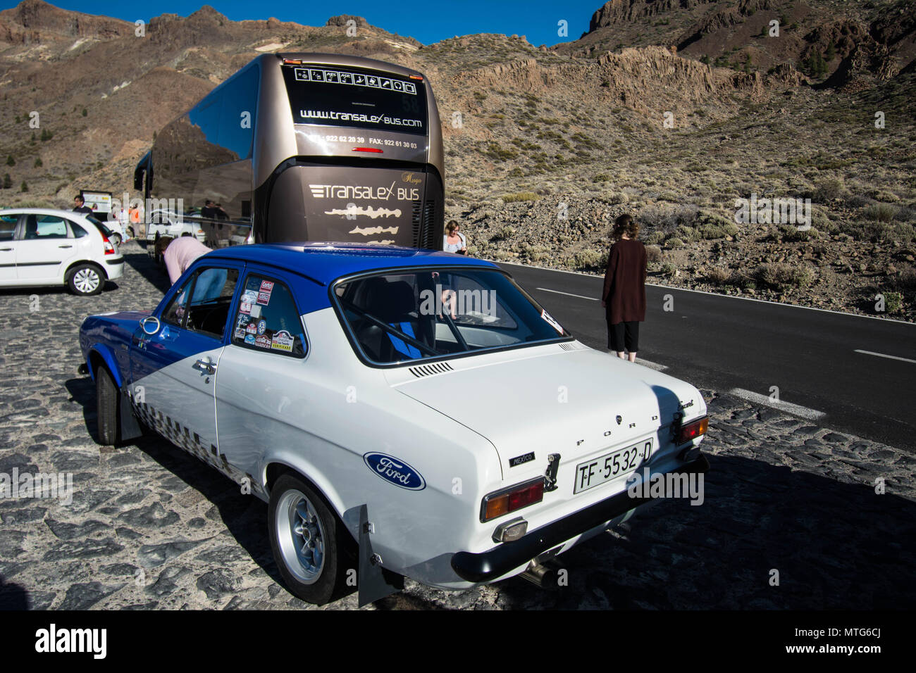 bus and ford escort car in mountains Tenerife old style tour smart Escort  two door colour blue White design British UK parked stickers racing Stock  Photo - Alamy