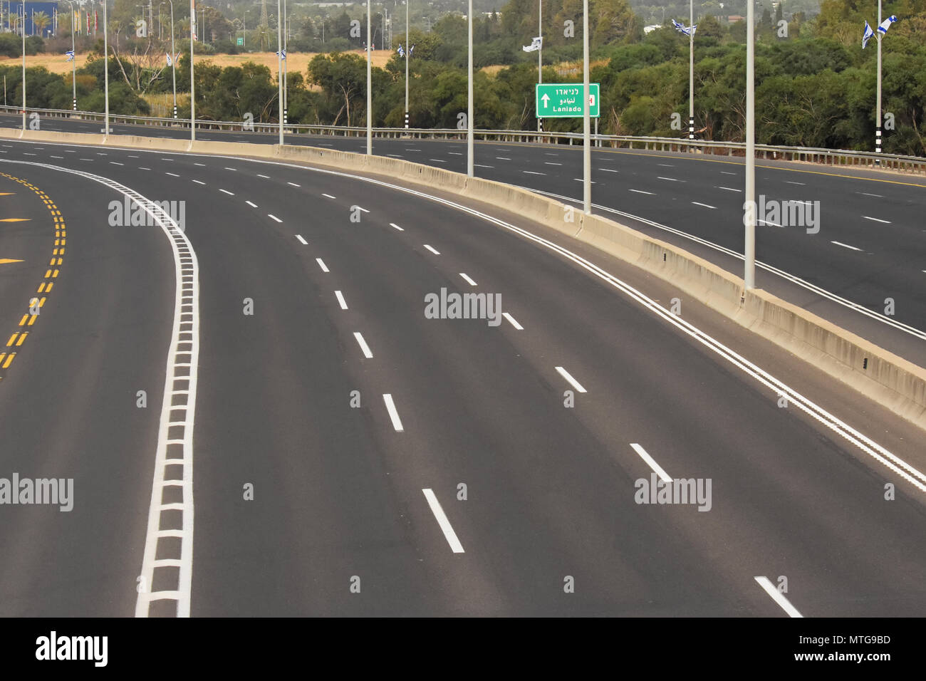 Empty freeway lanes hi-res stock photography and images - Alamy