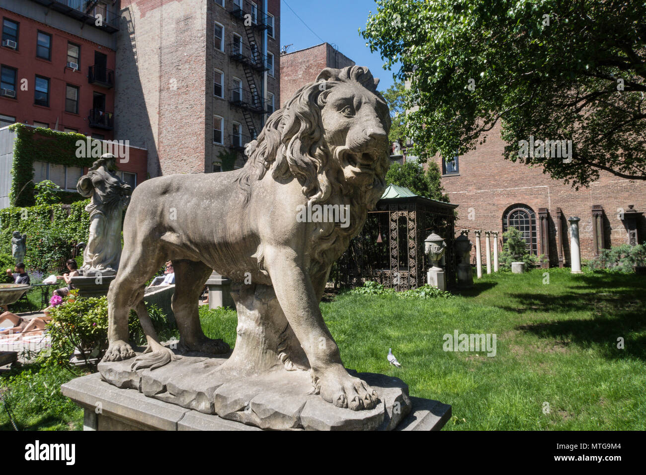 Decorative Statuary in Elizabeth Street Sculpture Garden, NYC Stock Photo Alamy