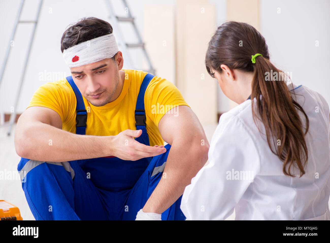 Injured man bandaging head hi-res stock photography and images - Alamy