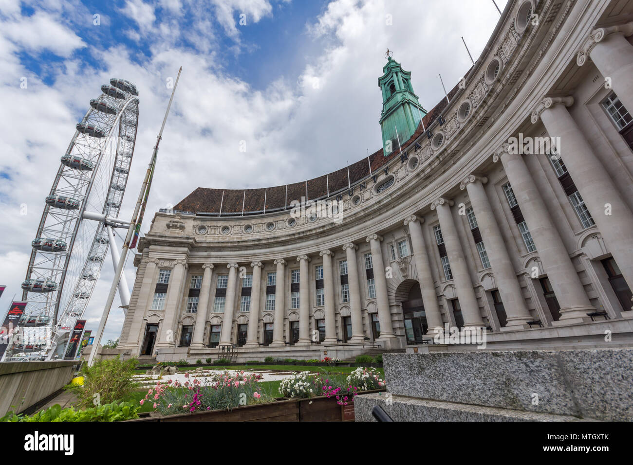 London eye country hall hi-res stock photography and images - Alamy