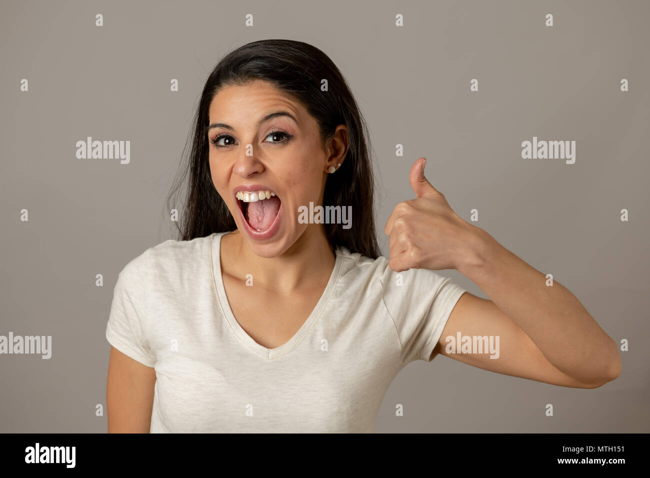 Close up beautiful young latin hispanic woman with a happy face ...