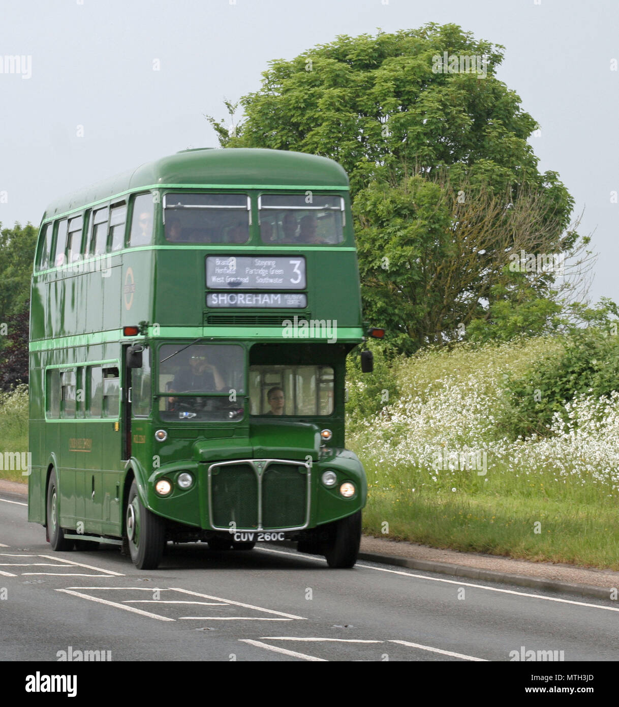 Green line routemaster bus hi-res stock photography and images - Alamy