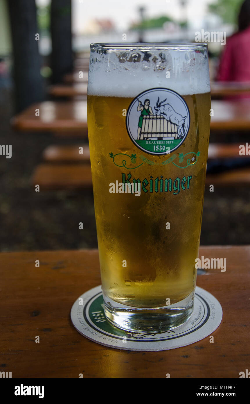 https://c8.alamy.com/comp/MTH4F7/kneitinger-a-traditional-institution-in-regensburg-the-pub-brewery-is-a-living-legend-among-the-traditional-establishments-in-the-city-MTH4F7.jpg
