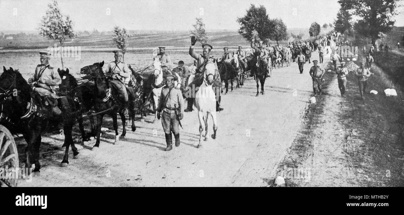 Russian regiment retreating after a defeat near Warsaw, 1915, Poland Stock Photo