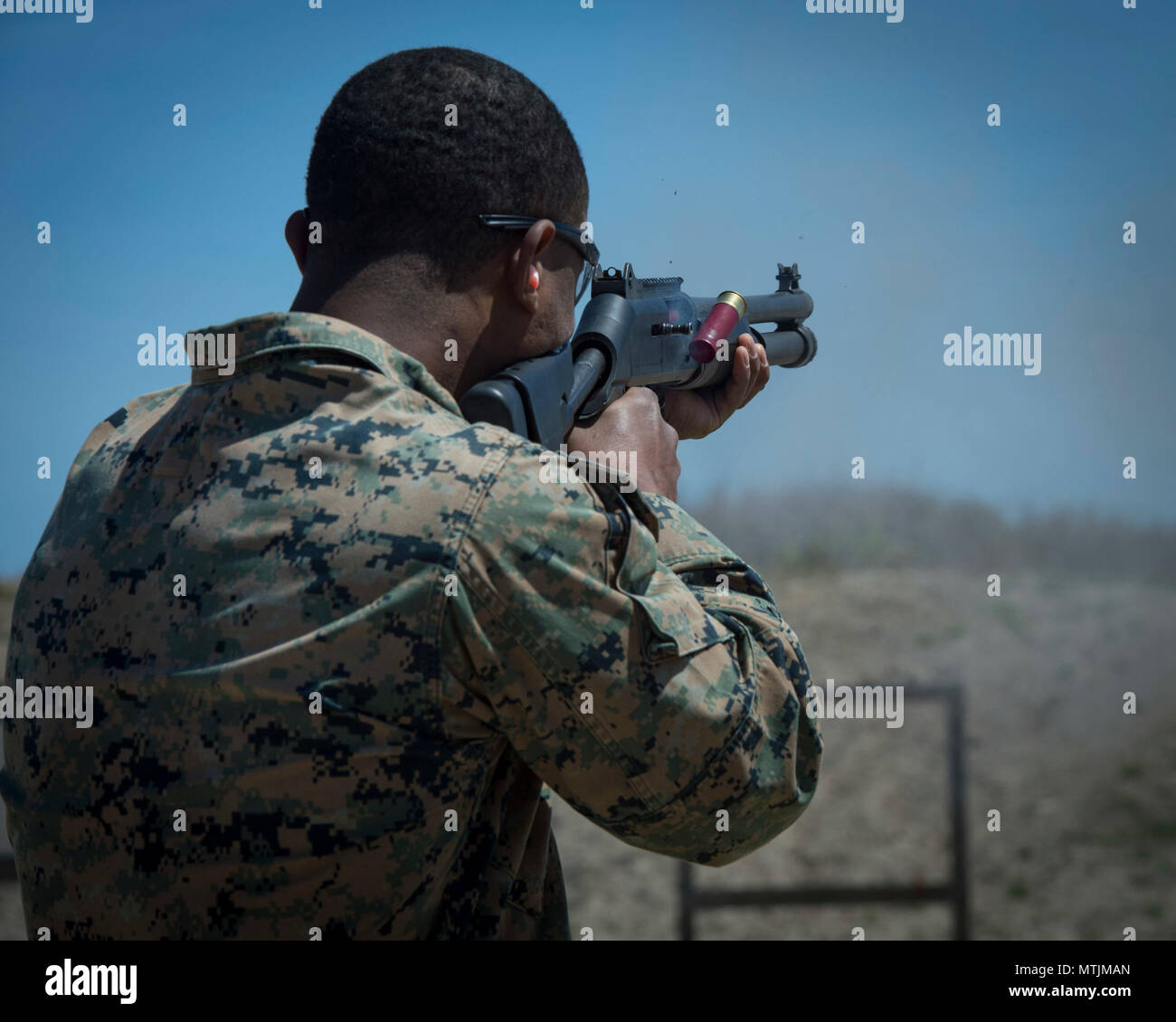 U s marine corps obstacle course hi-res stock photography and images ...