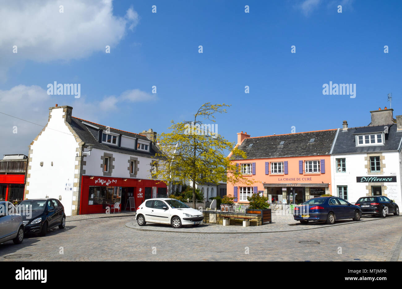 Restaurants serving gourmet food & an art gallery are clustered on a colourful corner in Carantec, Brittany, France. Stock Photo