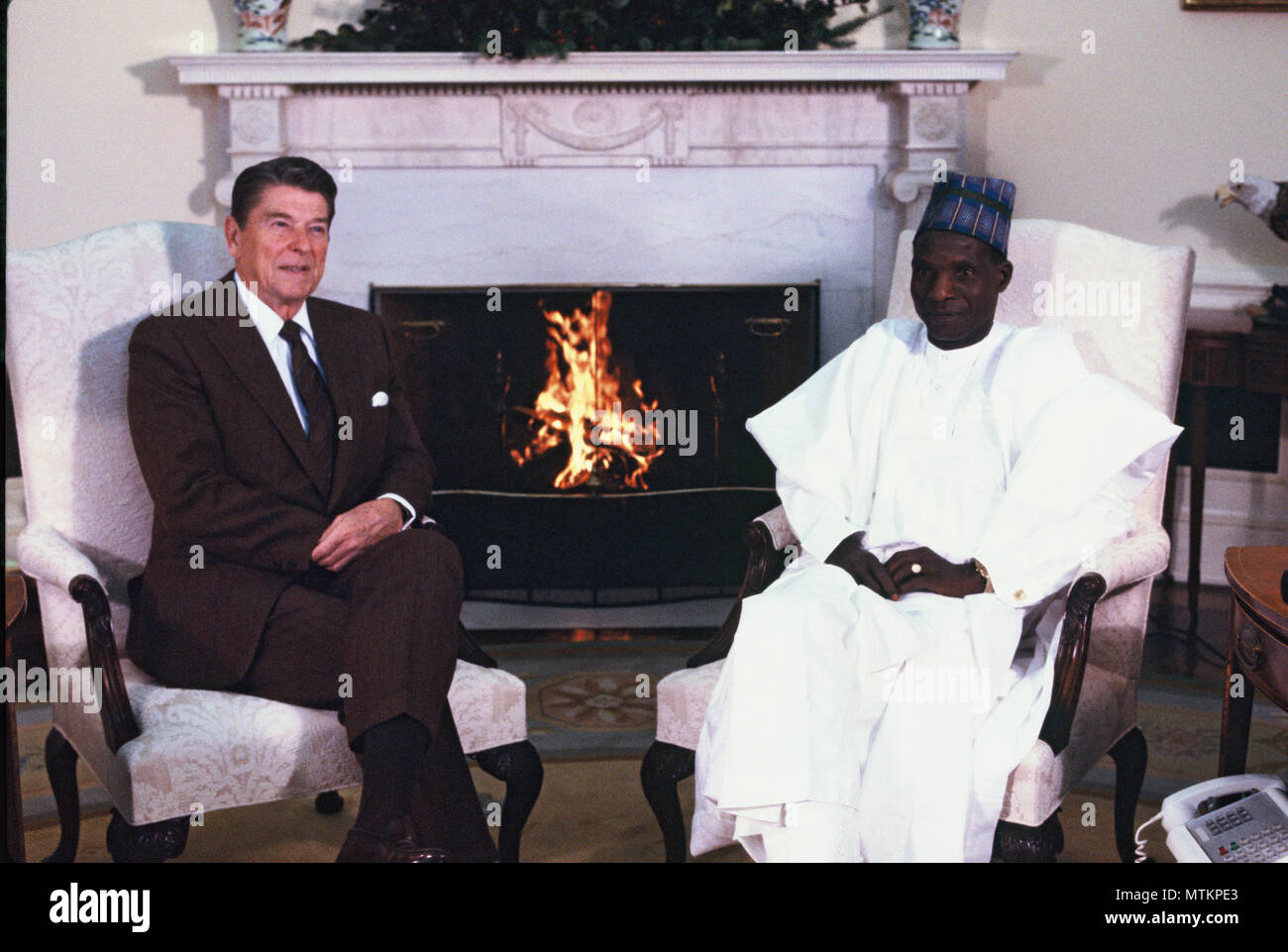 Washington DC 1984/12/11  President Ronald Reagan  meets with President Kowntche of Niger in the Oval Office.   Photo by Dennis Brack Stock Photo