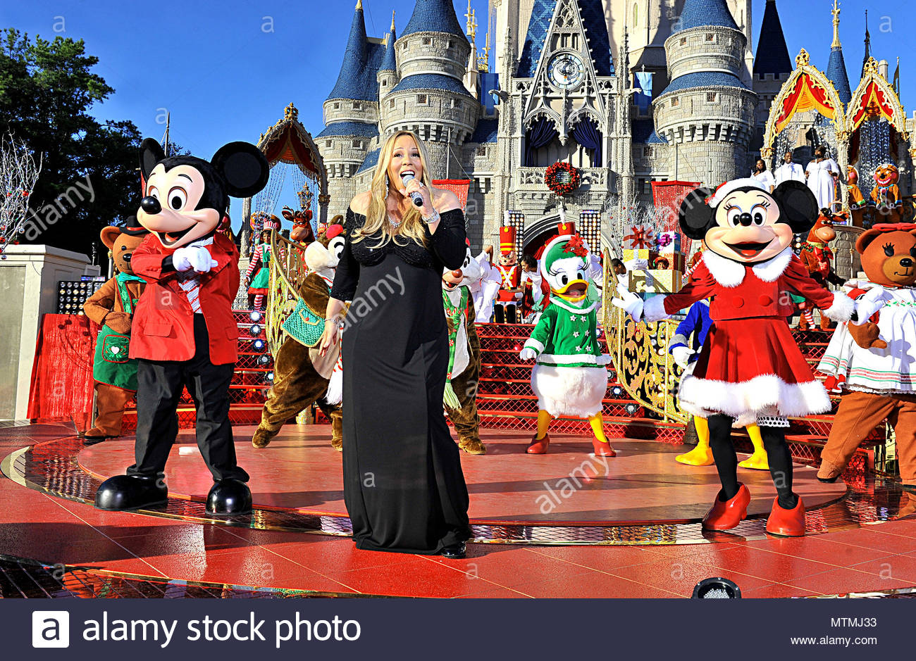 mariah carey a very pregnant mariah carey got the disney royal treatment by arriving to her performance at disney world in a white horse drawn carriage - Mickey Mouse Christmas Songs mariah carey a very pregnant mariah carey got the disney royal treatment by arriving to her performance at disney world in a white horse drawn carriage - Mickey Mouse Christmas Songs