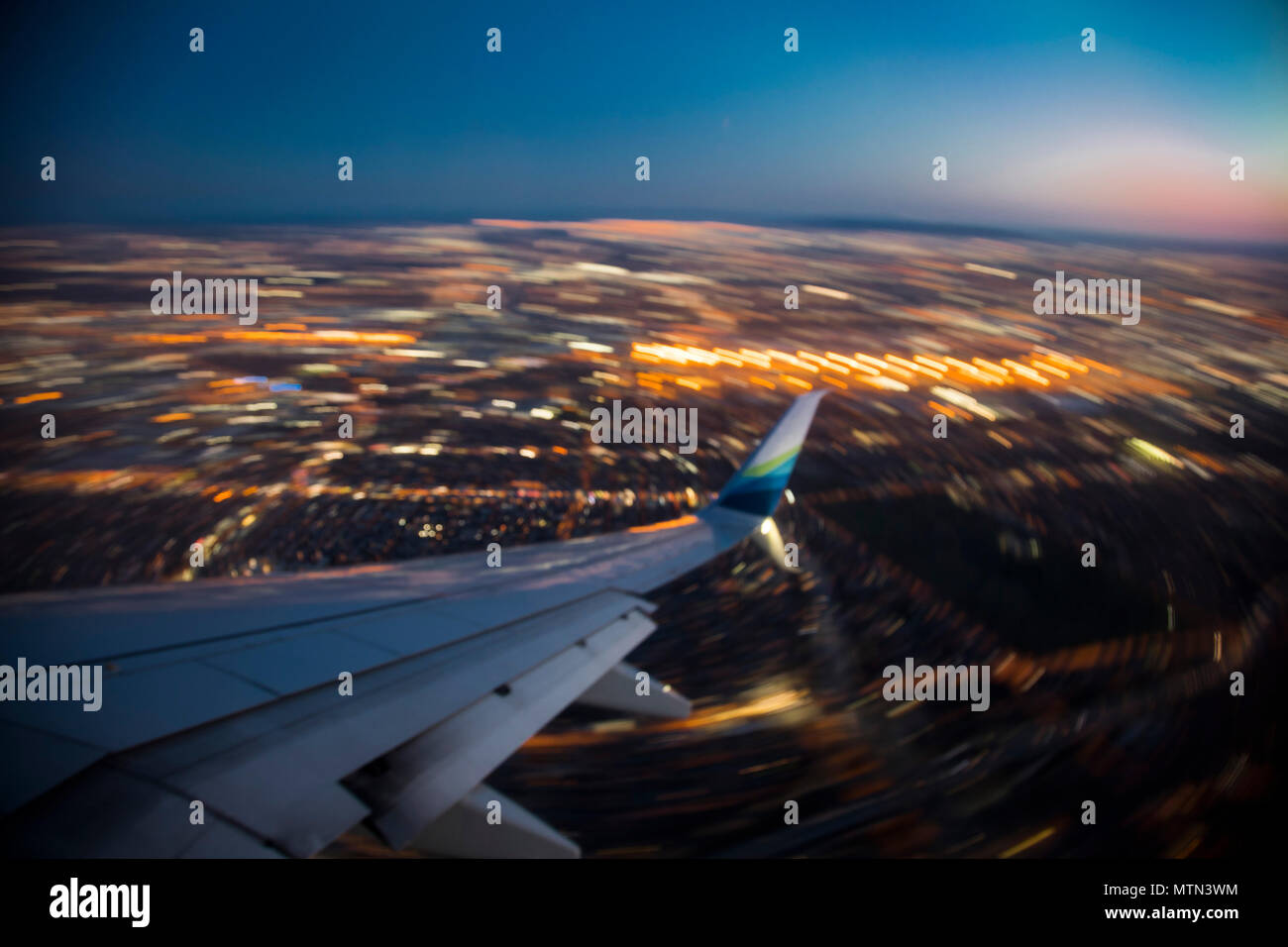 Plane flying into sunset hi-res stock photography and images - Alamy