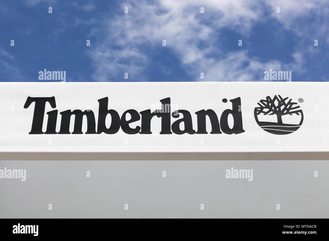 Villefontaine, France - May 24, 2018: Timberland logo on a facade.  Timberland is an American manufacturer and retailer of outdoors wear Stock  Photo - Alamy