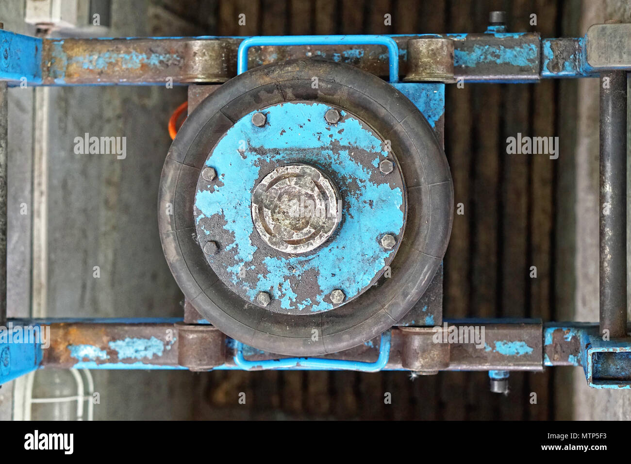 Pneumatic air powered jack in service garage Stock Photo Alamy