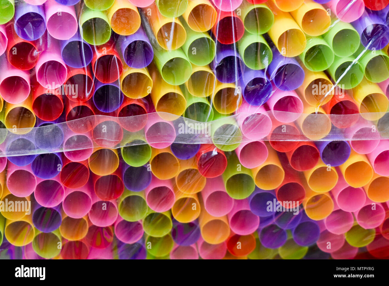 Plastic straws hires stock photography and images Alamy