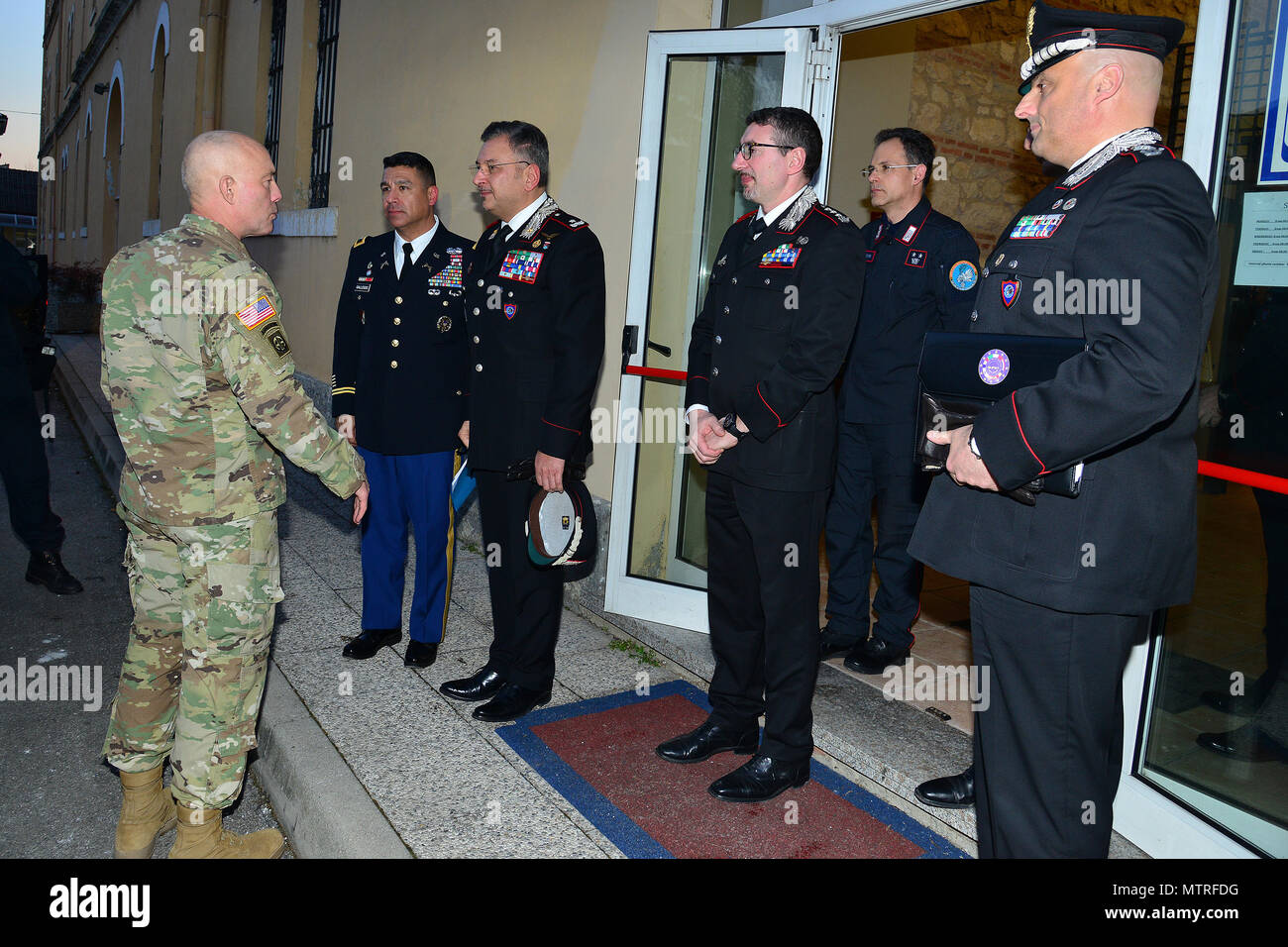 Lt. Gen. Charles D. Luckey (left), Commanding General U.S. Army Reserve Command, thanks for visit at the Center of Excellence for Stability Police Units (CoESPU), at U.S. Army Col. Darius S. Gallegos, (CoESPU) deputy director Brig. Gen. Giovanni Pietro Barbano, (CoESPU) director, Col Pietro Carrozza, (CoESPU),Carabinieri HQ Chief of plans and Military Police and Col Nicola Mangialavori, (CoESPU) Chief of Special Branch Department ,Vicenza, Italy, January 20, 2017.(U.S. Army Photo by Visual Information Specialist Paolo Bovo/released) Stock Photo