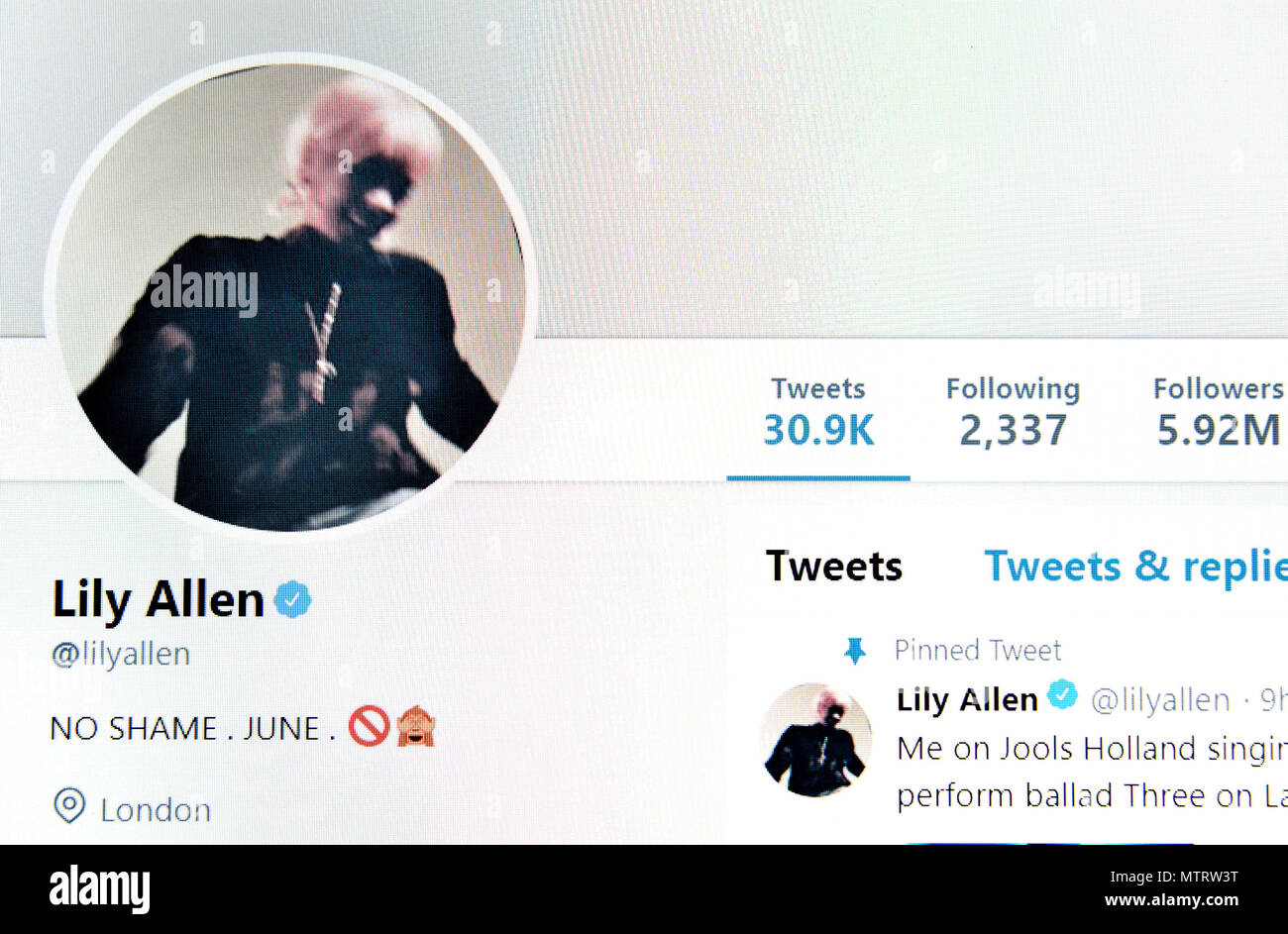 Lily Allen's Twitter page (2018) Stock Photo