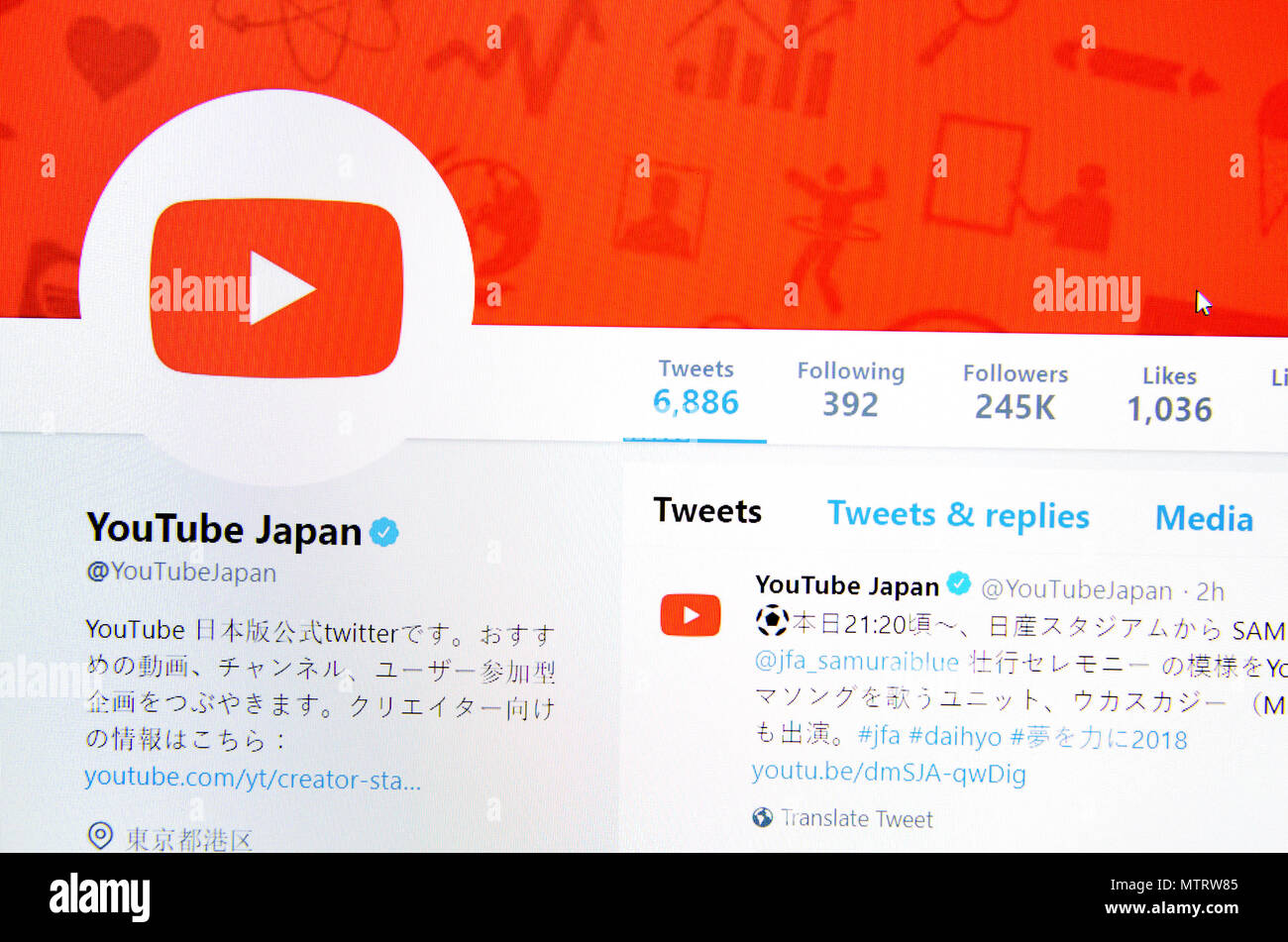 YouTube Japan Twitter page (2018) Stock Photo