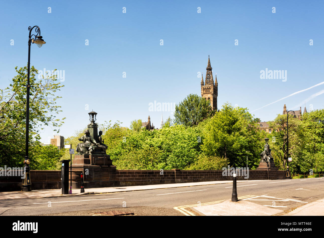 View over the Kelvin Bridge in Glasgow from Kelvingrove park with the Kelvingrove Museum in the background Stock Photo