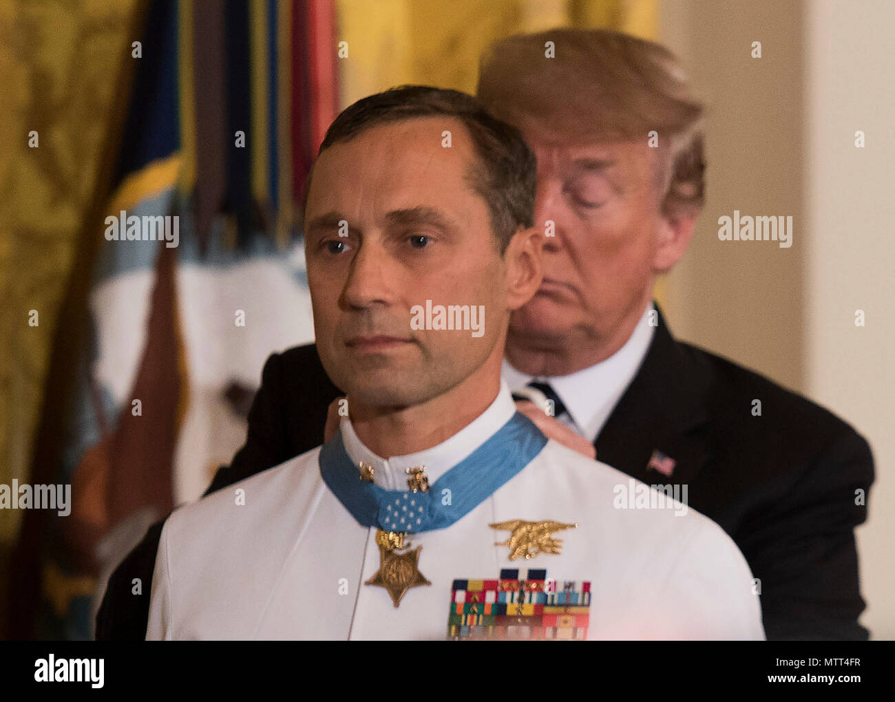 180524-N-BB269-003  WASHINGTON (May 24, 2018) President Donald J. Trump presents the Medal of Honor to retired Master Chief Special Warfare Operator (SEAL) Britt Slabinski during a ceremony at the White House in Washington, D.C. Slabinski received the Medal of Honor for his actions during Operation Anaconda in Afghanistan in March 2002. (U.S. Navy photo by Mass Communication Specialist 1st Class Raymond D. Diaz III/Released) Stock Photo