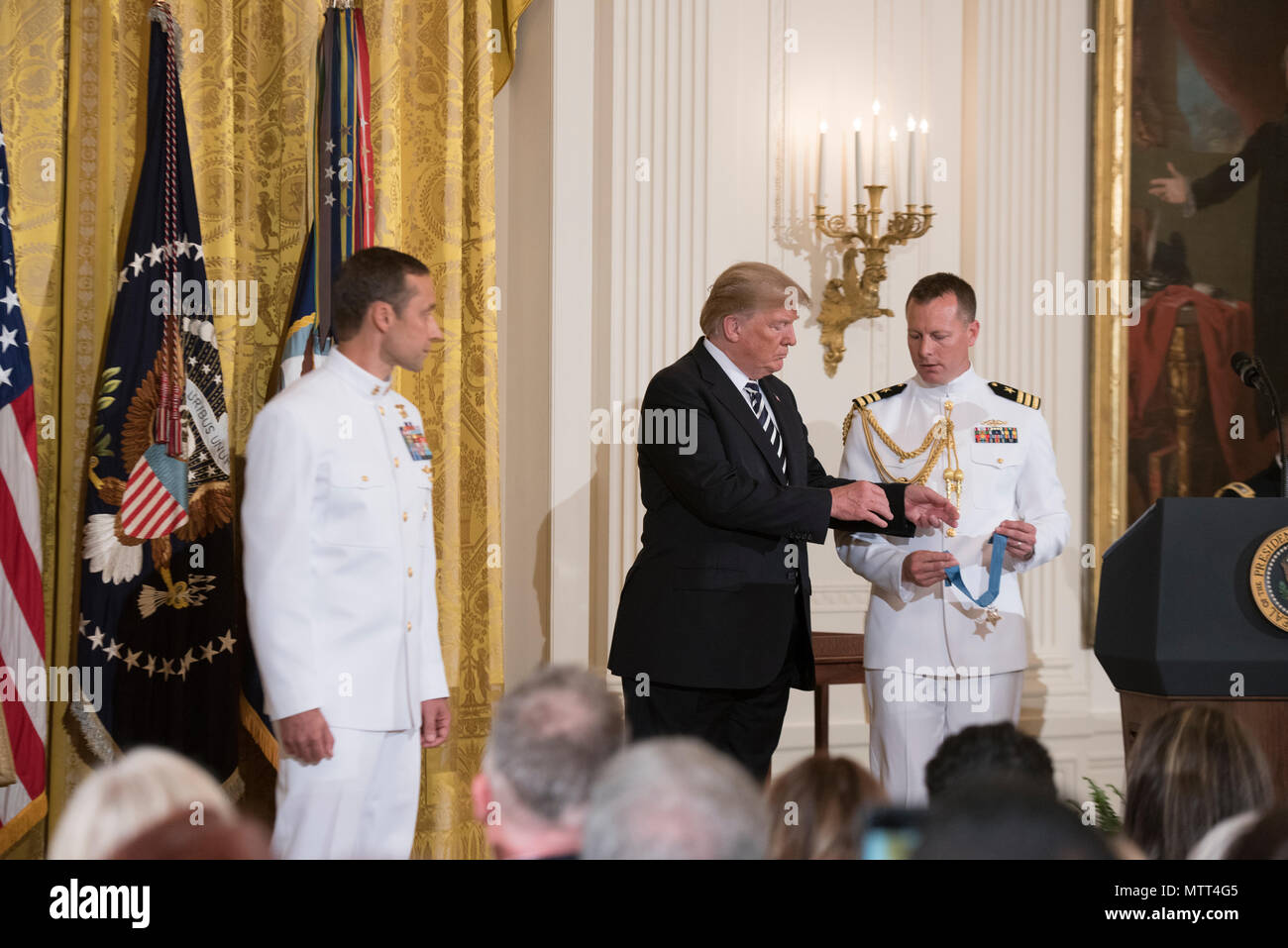 180524-N-BB269-007  WASHINGTON (May 24, 2018) President Donald J. Trump presents the Medal of Honor to retired Master Chief Special Warfare Operator (SEAL) Britt Slabinski during a ceremony at the White House in Washington, D.C. Slabinski received the Medal of Honor for his actions during Operation Anaconda in Afghanistan in March 2002. (U.S. Navy photo by Mass Communication Specialist 1st Class Raymond D. Diaz III/Released) Stock Photo