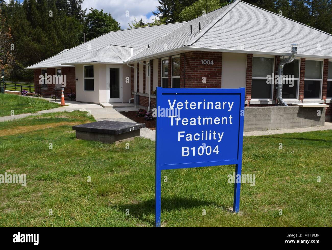 Army Veterinary Clinic High Resolution Stock Photography And Images Alamy
