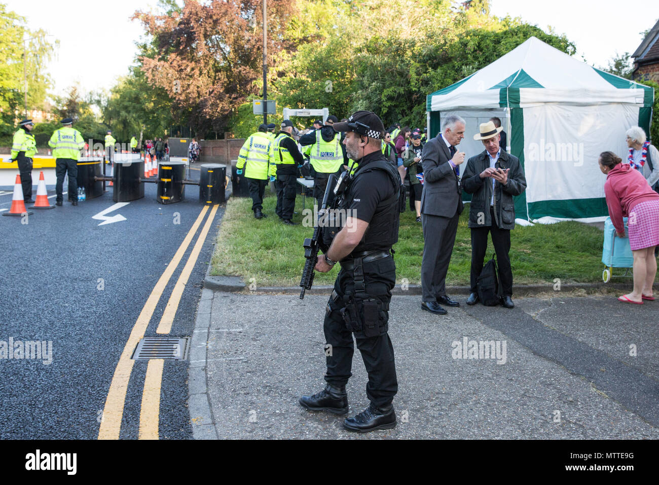An armed police officer stands hi-res stock photography and images - Alamy