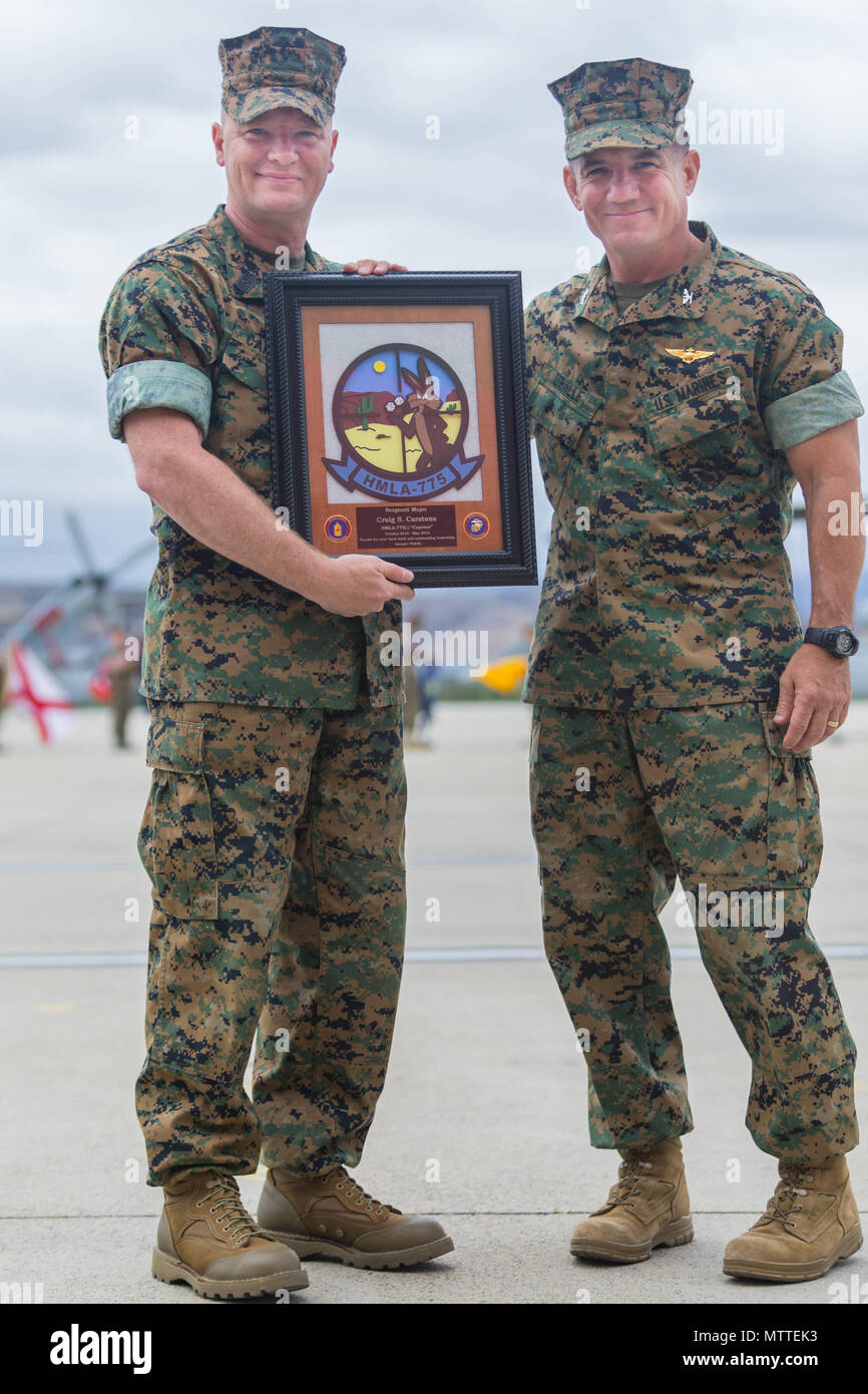 Col. Christopher O’Balle, commanding officer, Marine Light Helicopter Attack Squadron 775(-), Marine Aircraft Group 41, 4th Marine Aircraft Wing, presents a plaque to Sgt. Maj. Craig Carstens, outgoing sergeant major, HMLA-775, MAG-41, 4th MAW, during the relief and appointment ceremony on Marine Corps Air Station Camp Pendleton, Calif., May 24, 2018. Carstens served with HLMA-775 from Oct. 2016 to May 2018 as the squadron sergeant major. (U.S. Marine Corps photo by Kerstin Roberts) Stock Photo