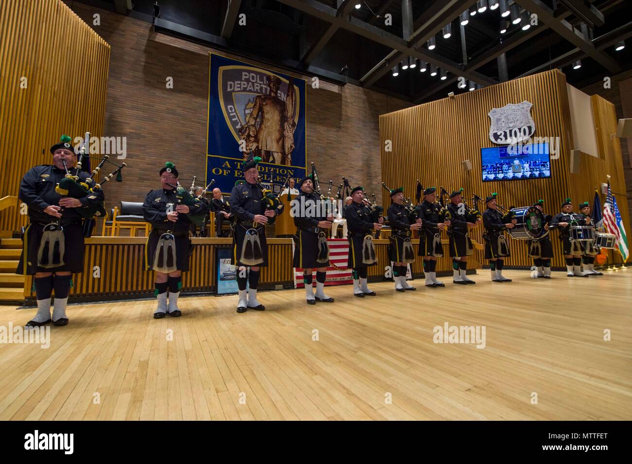 180525NBY0950114 NEW YORK (May 25, 2018) The NYPD Emerald Society