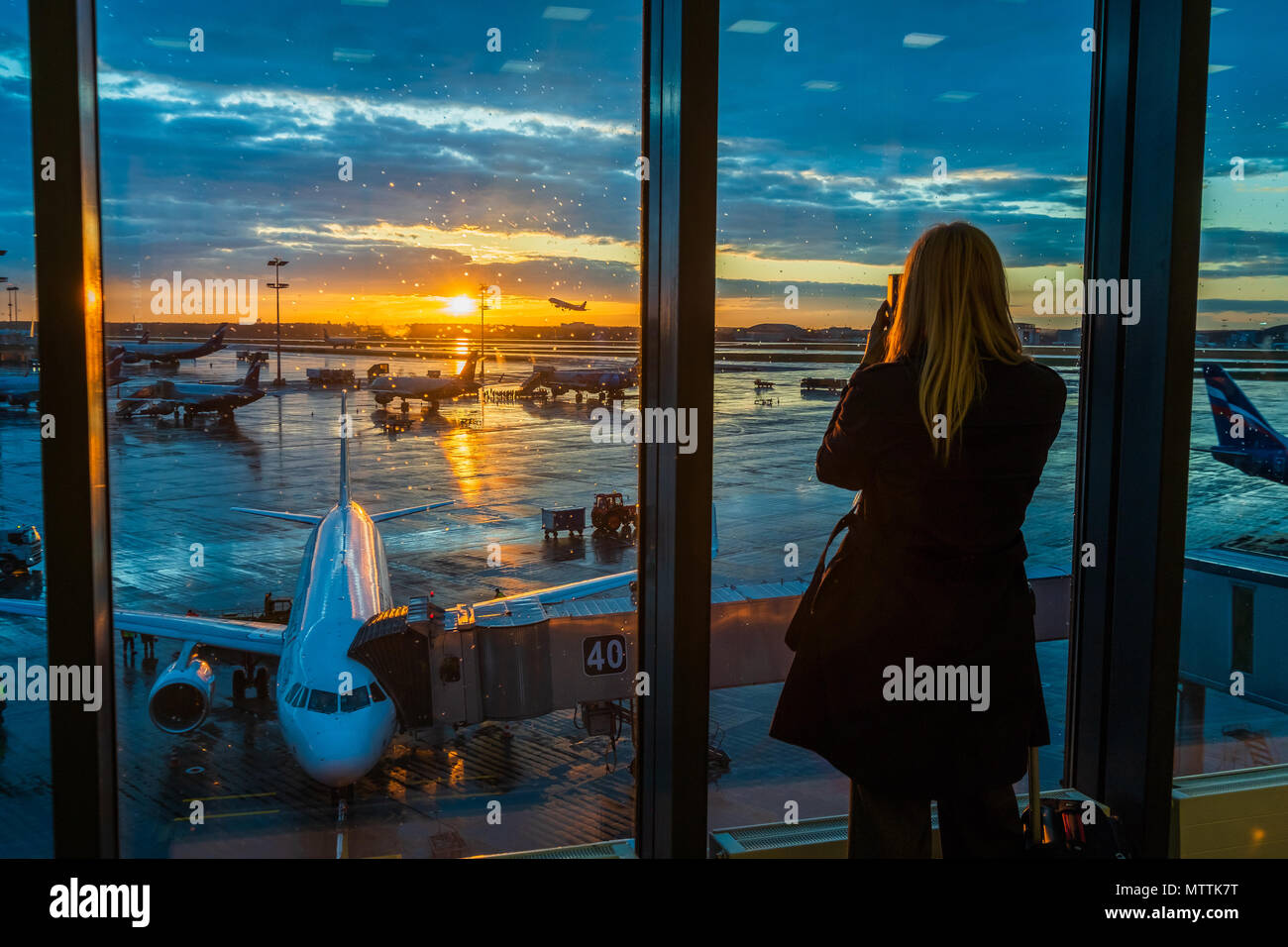 Woman waiting flight international airport hi-res stock photography and ...
