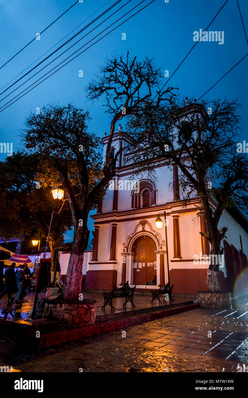 Catholic Church, Parroquia de San Ramon Nonato, Misioneros Del Sagrado Corazon Y De Santa Maria De Guadalupe, San Cristobal de las Casas, Chiapas, Mex Stock Photo