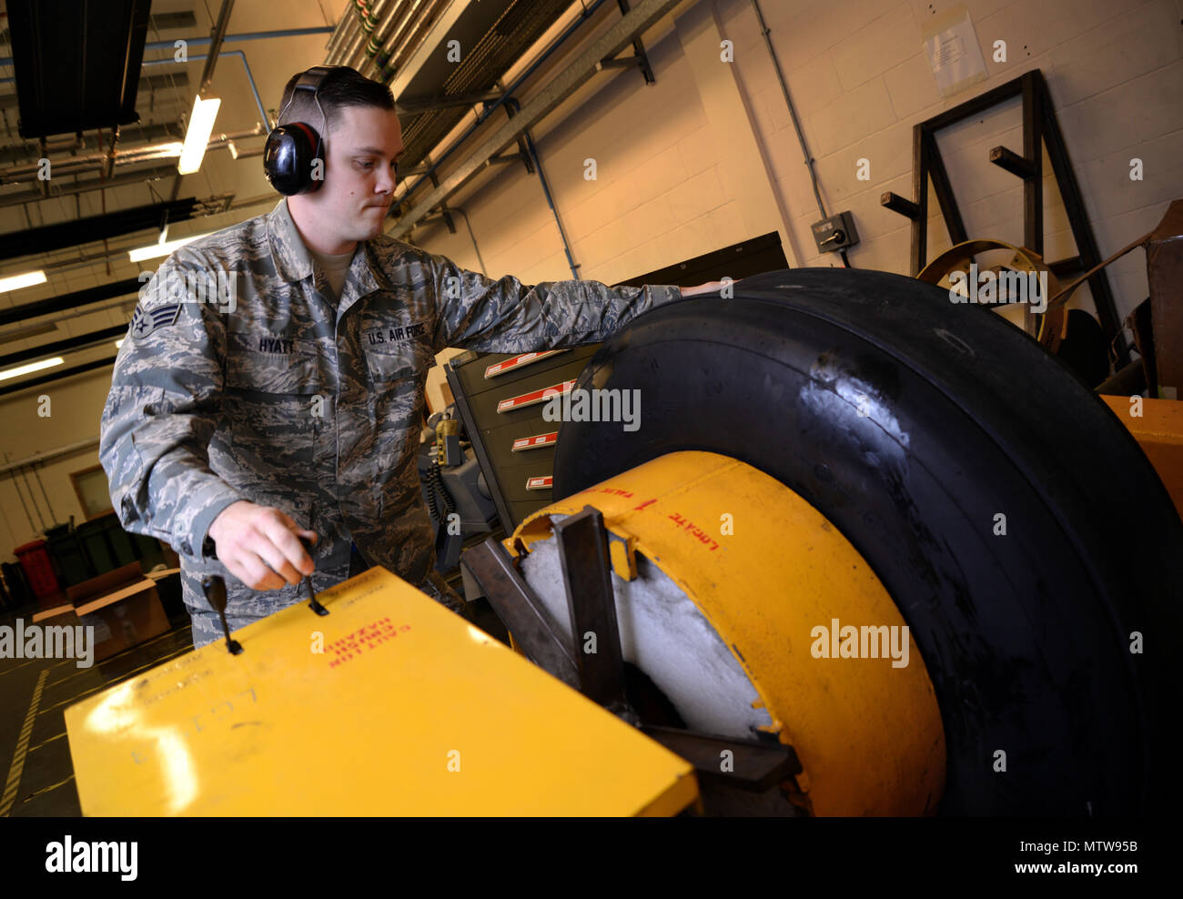 Bead breaker hires stock photography and images Alamy