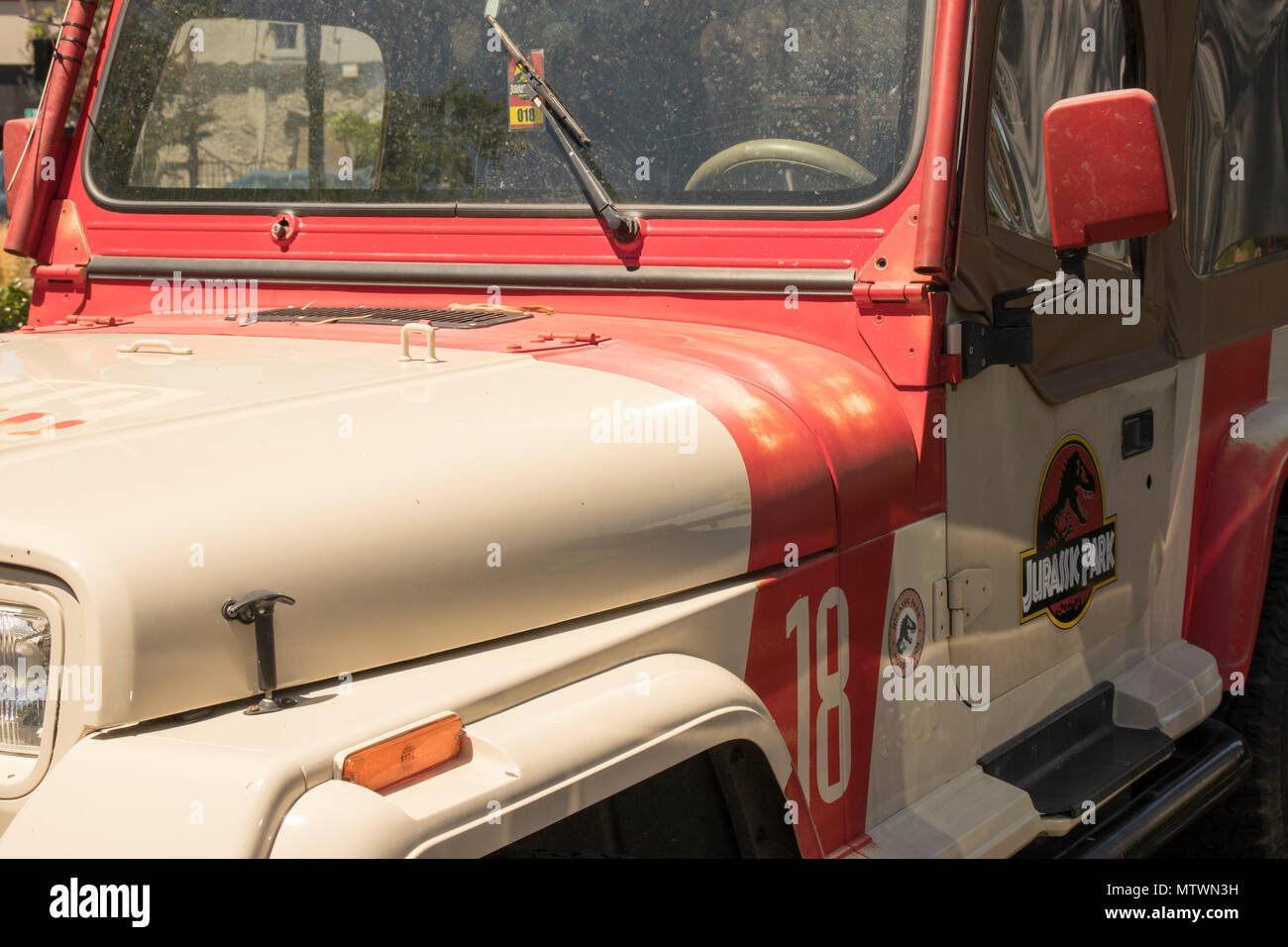 Campbell, California, USA - May 28, 2018: Jurassic Park Jeep Wrangler  Number 18, as seen in the Jurassic Park and Jurassic World movie franchise  Stock Photo - Alamy