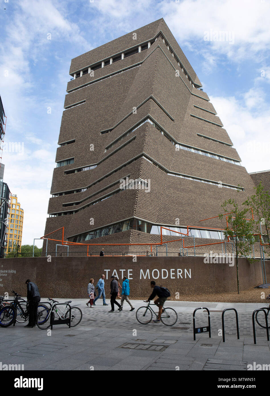 Tate Modern: The Blavatnik Building Stock Photo - Alamy