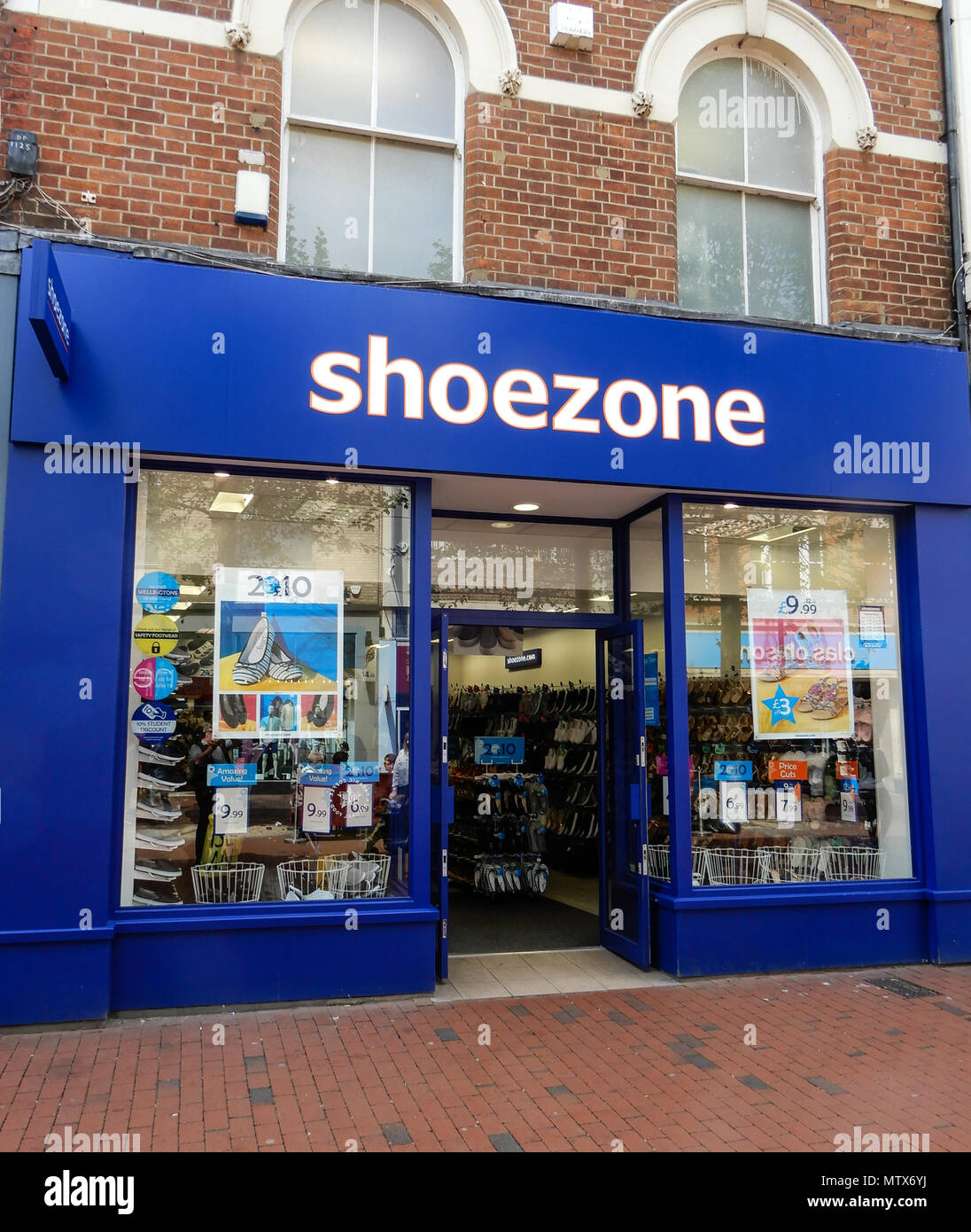 Shoe zone shoe shop hi-res stock photography and images - Alamy