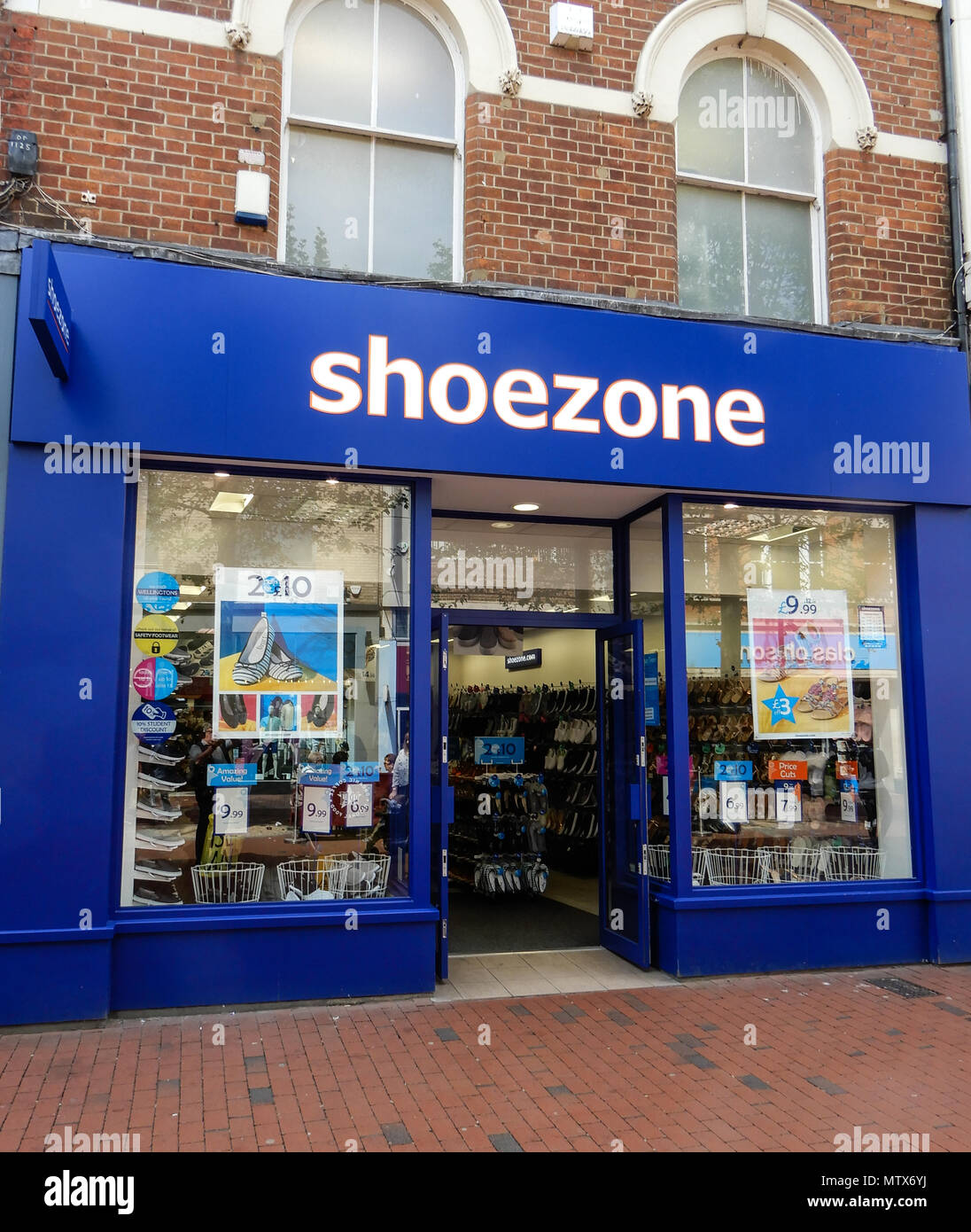 stratford shoe zone