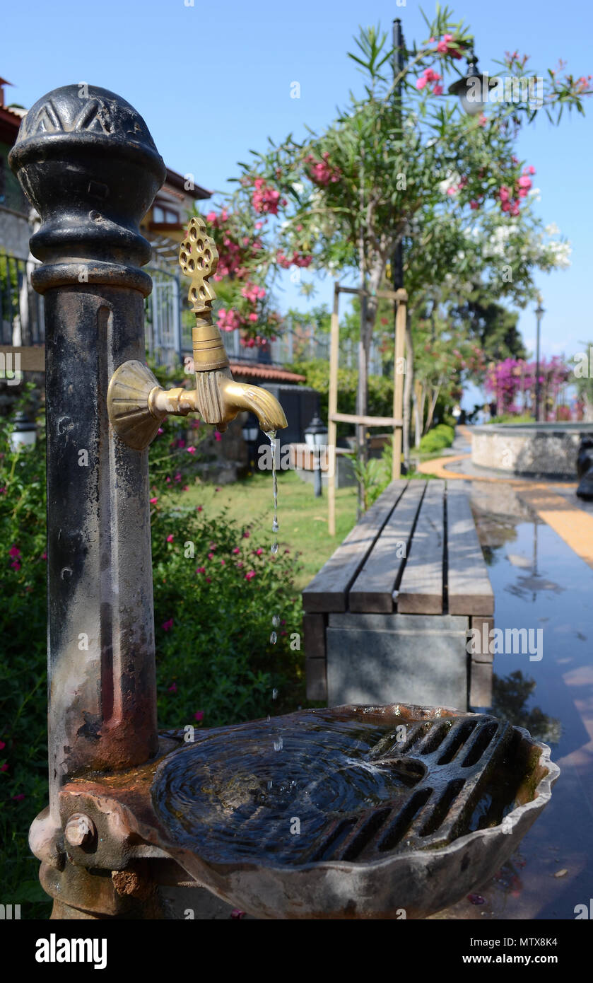 Vintage style faucet hires stock photography and images Alamy