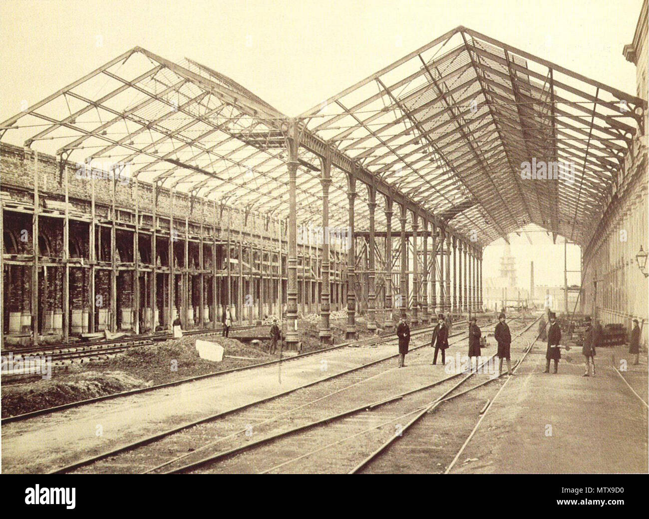. Die Bahnhofshalle in Konstruktion, Ostbahnhof in Wien. 13 March 1870. Atelier Hermann Voigtlaender 459 Ostbahnhof Konstruktion 1870 Stock Photo