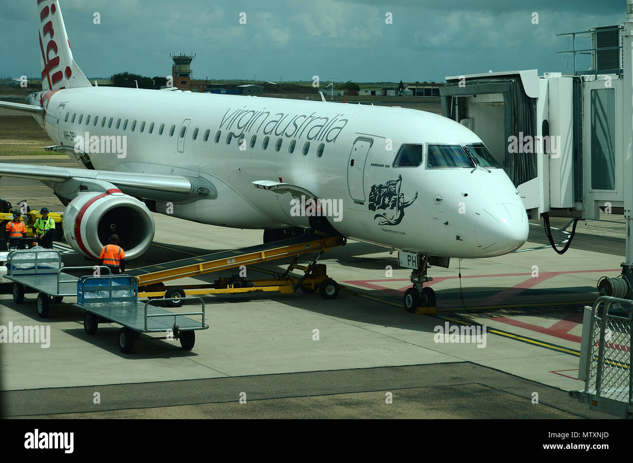 passenger jet, Airport baggage handlers Stock Photo