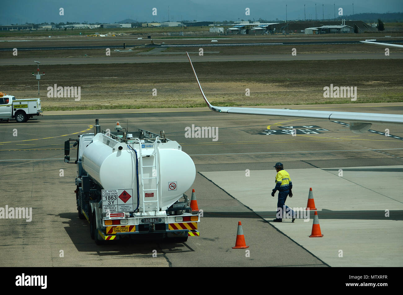 passenger jet, aircraft refuelling Stock Photo