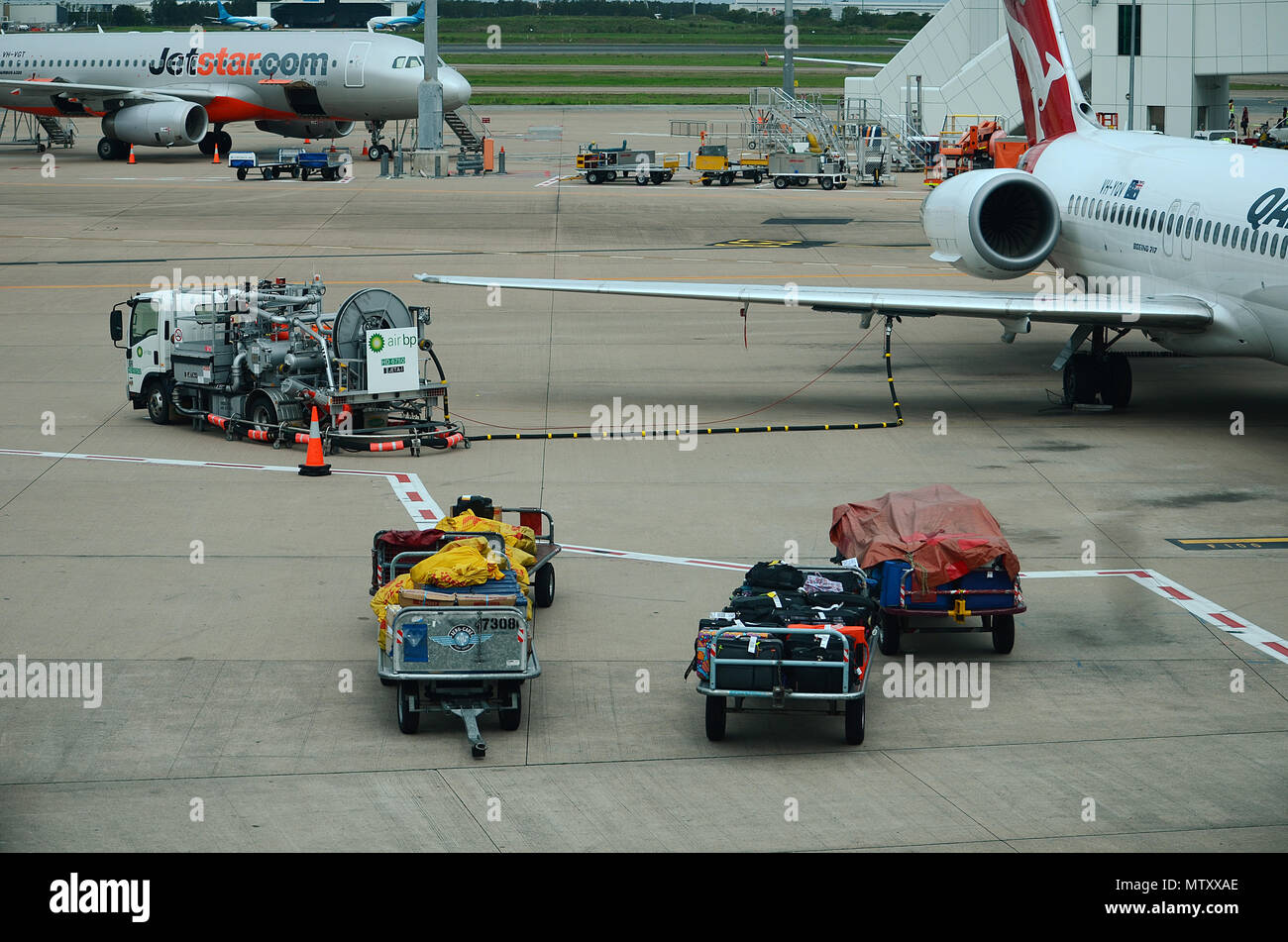 passenger jet, aircraft refuelling Stock Photo