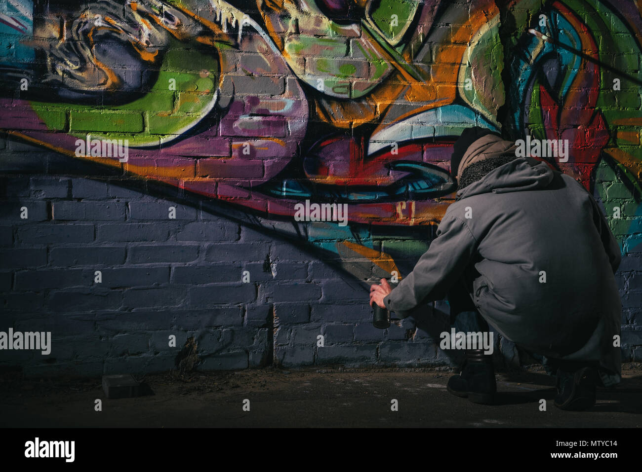Graffiti wall spray man night hi-res stock photography and images - Alamy