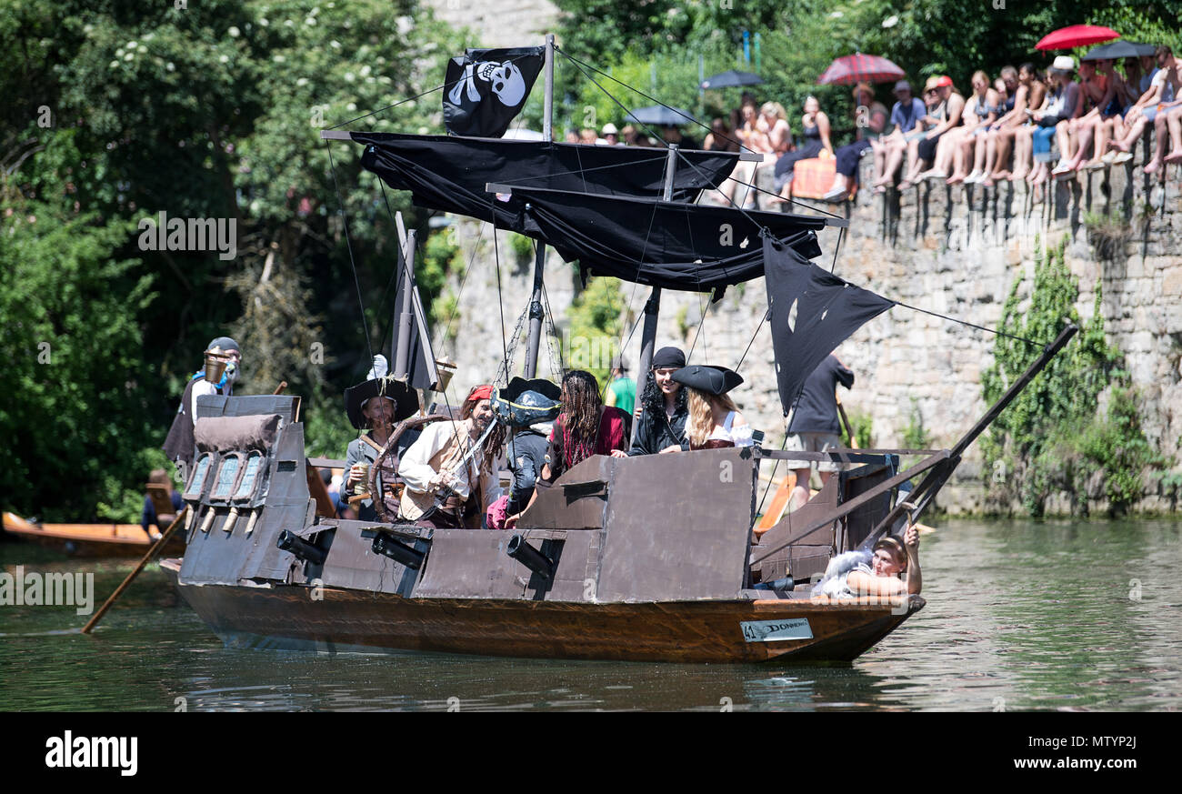 31 May 2018, Germany, Tuebingen: A punt decorated as the 'Black Pearl' from the film 'Pirates of the Caribbean' on the river Neckar during the 63rd Stocherkahnrennen (lit. punt race). Photo: Sebastian Gollnow/dpa Stock Photo