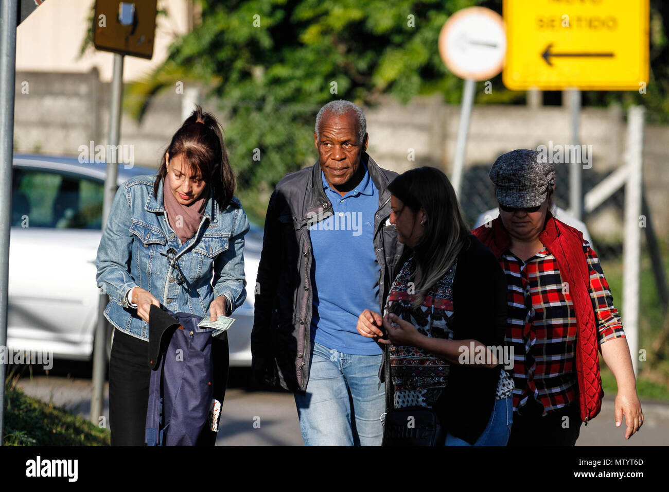 Curitiba, Brazil. May 31, 2018 - Curitiba, ParanÃ, Brasil - American actor Danny Glover visited the Federal Police Superintendent in Curitiba (Brazil), on Thursday afternoon (31), to provide support and solidarity to Lula. He was accompanied by former President Dilma Rousseff (PT) Foto: Geraldo Bubniak Credit: Geraldo Bubniak/ZUMA Wire/Alamy Live News Stock Photo