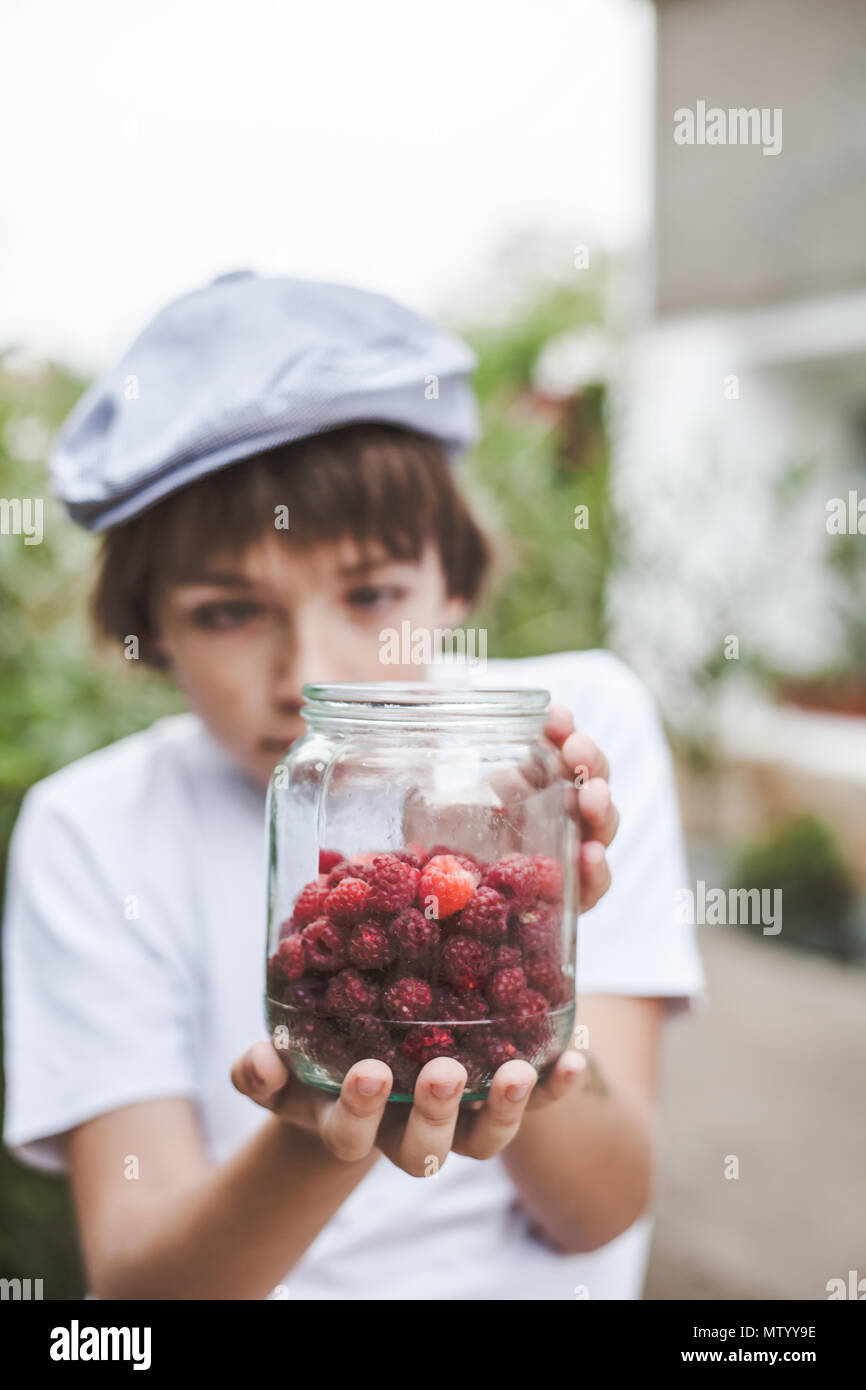 A child holding raspberries hi-res stock photography and images - Alamy