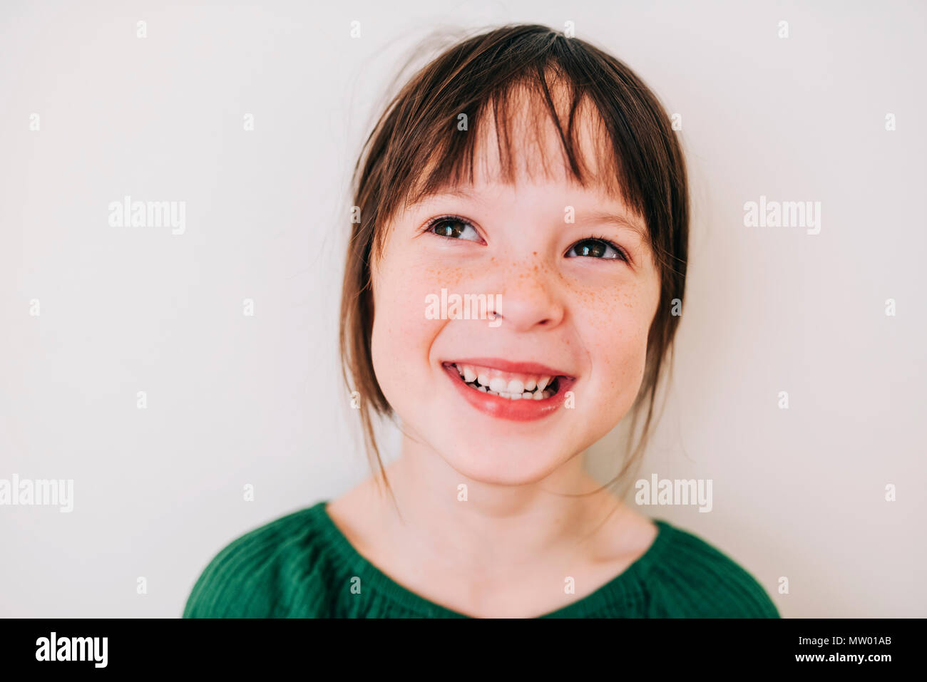 Girl smiling with confidence hi-res stock photography and images - Alamy